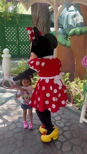 First time meeting Minnie at @Disney Parks