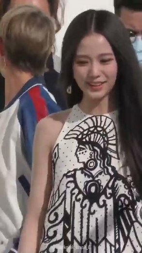 How Blinks Used To Treat Jisoo Then VS Now