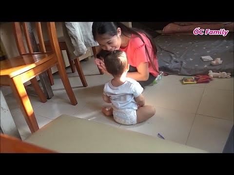 Single Mom Breastfeeding Her Cute Baby While Working | ỐC Family