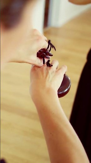Cómo poner las castañuelas del folklore #flamenco #danzaespañola #castañuelas #castanets