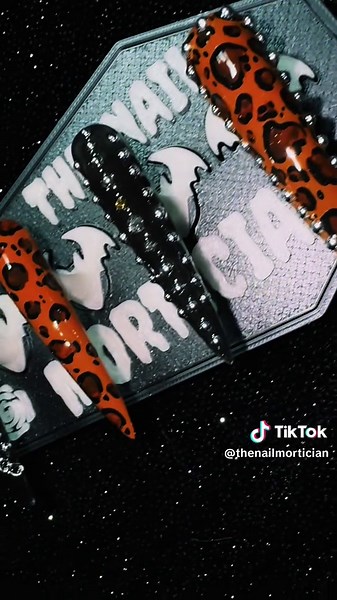 Goth punk nail set 🖤⛓️ #goth #punk #alt #nails #gothgirl #nailart #punkrock #alternative #pressonnails #thecure #thenailmortician