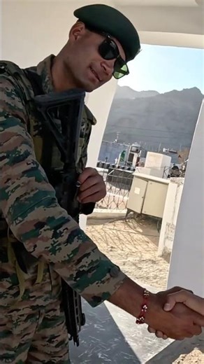 I Met an Indian Army Soldier in Ladakh… Respect 🙏 #shorts