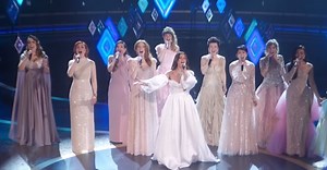 Watch Idina Menzel and 9 Fellow Elsas Sing Frozen 2's 'Into the Unknown' at the Oscars