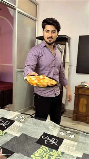 Pizza khane ke liye thodi der bhi Sabra nahin hota #cooking #recipe #pizza #vlog #shorts