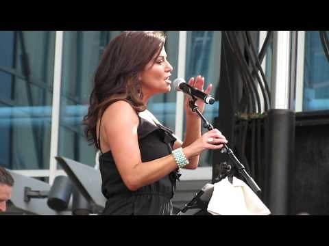 Robin Meade "Your Glory Days" Live CMAFest 2014