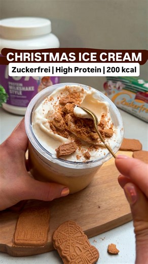 Jenny | Zuckerarm | leichte Rezepte on Instagram: "Anzeige ⬇️ Winter Eisrezepte zuckerfrei Kalorien siehe Reel ! 🔔 alle Proteine und CHUNKYS bekommst du mit Code „TJ“ bei @morenutrition.de zum maximalen Rabatt! Z.B. Chunky Flavour -30% 🎁 Jede CODE Bestellung hat die Chance auf 3 Dankeschön Boxen voller MORE-🎁 und Specials, wie die zuckerfreien Spekulatius! BASIC REZEPT bei allen gleich: 🍦300ml Mandeldrink 🍦10g More Protein Pudding o. 2g Xanthan 1 Prise Salz CHRISTMAST TIRAMISU ☕️ 25g Milksh