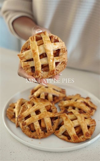 Delicious Mini Apple Pies Recipe for Fall Baking