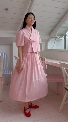Verfel Collection on Instagram: "New Spring Collection🎐🌸✨ Jiyoung Jeogori (Hanbok Top) Available in Sakura Pink (on video), Sage, Powder Blue, Lilac, Black, White, Nude, Maroon, Emerald Bust max 110cm Length from Shoulder : 47cm Material : Thick Linen Free Size fit S to Big XL Rp200.000 Jiyoung Hanbok Skirt Available in Sakura Pink🌸 on video, Khaki, Denim Blue, Emerald & Maroon Aksesori Tassel Norigae Include ya Waist up to 84cm Length from Shoulder : 80cm Material : Thick Linen Free Size fit