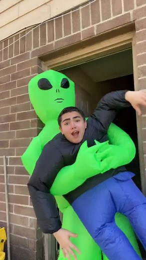 Alien 👽 Prank on Fer 😂 #foryou #funny #like #prank Fer was so mad 😡 !!!