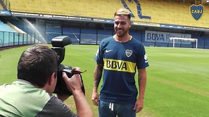 283K views · 19K reactions | FÚTBOL | EL PRIMER DÍA DE BUFFA Julio Buffarini conoció las instalaciones del club y firmó contrato hasta junio de 2021. ¡Acompaña al nuevo refuerzo en su primera recorrida por la Bombonera! ️⚽️ | BOCA | Facebook