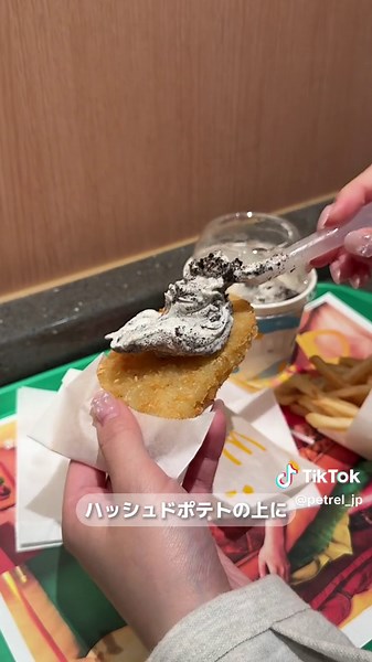 中国で話題のマックフルーリーハッシュサンド🍫