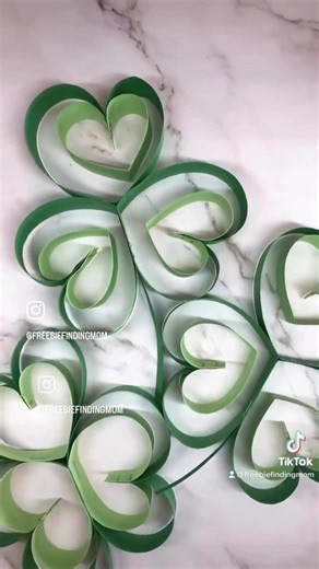 Want a fun and easy St. Patrick’s Day craft? Make these cute shamrocks out of construction paper. No fancy supplies are needed just two shades of green construction paper and a stapler. That’s it! These pretty shamrocks make great DIY St. Patrick’s Day decorations. #saintpatricksday #stpatricksday #stpatricksdaycrafts #stpatrickdaycraftsdiy #stpatrickpartyideas