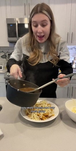 Thickening Homemade Gravy for the Perfect Poutine | Easy Recipe