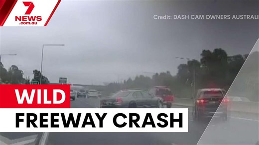 Wild crash on Monash Freeway at Hallam