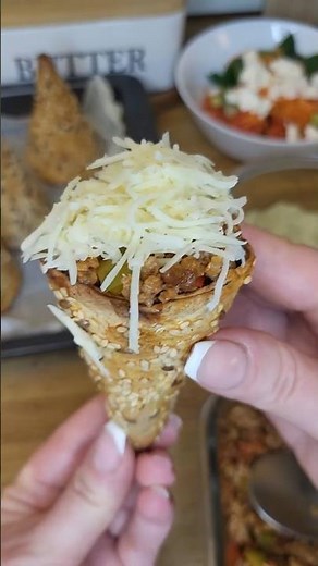 Ropogós tortilla-tölcsér fűszeres darált hússal & rostban gazdag fetás salátával #diéta #recept
