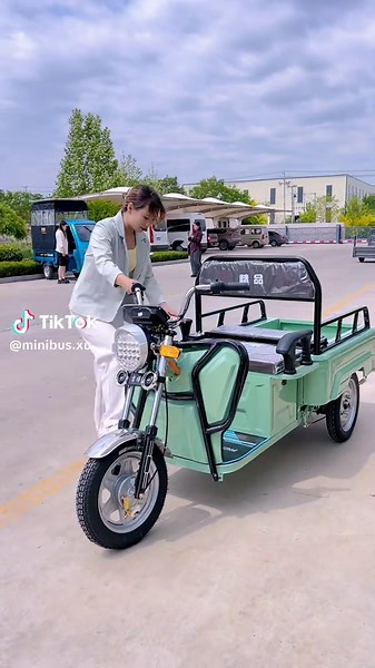 This electric tricycle can carry multiple people, super convenient for short-distance shuttle! Practical and efficient, a great helper for daily travel~ #GroupRideTricycle #ConvenientShortHaul #MultiSeatElectric