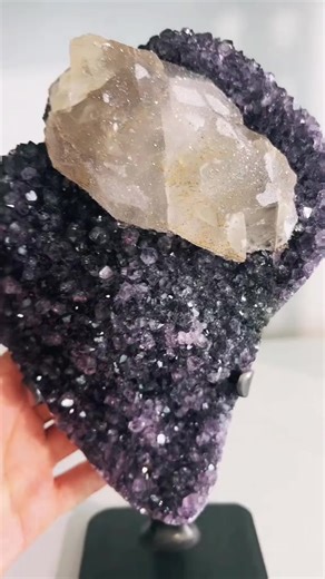 Looking for Amethyst geodes for sale? Explore authentic, hand-selected geodes chosen for color, scale, and natural formation. ✨ Discover the collection