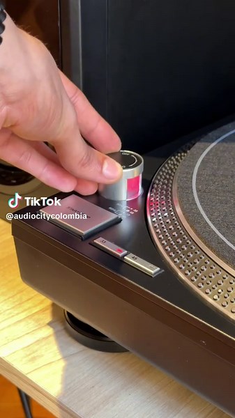 Descubre el Reloop RP1000 MKII y su Aguja