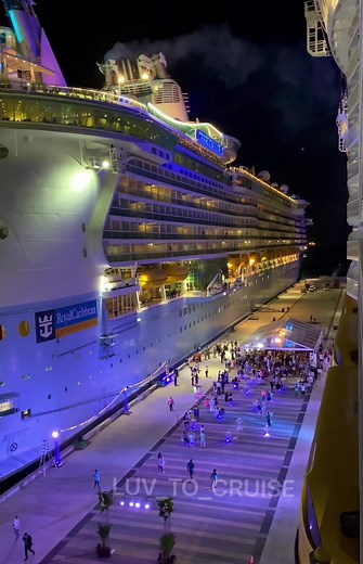Nighttime Cruise Party: Freedom of the Seas & Wonder of the Seas in Nassau, Bahamas