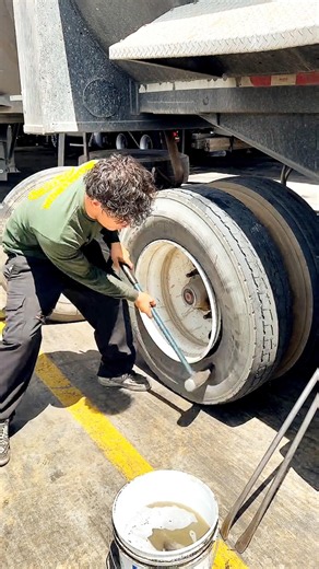 Fitting a tire in five minutes#sortvideo