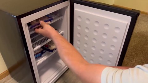 DEMULLER Upright Freezer 3.2 Cu.ft Freezer Single Door Freestanding Small Freezer with Adjustable Thermostat Front Door Open Mini Freezer for Kitchen, Apartment, Basement, Dorm, Silver