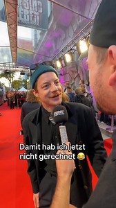 Er spricht normal 😳 #merlinsandmeyer #diediscounter #comedy #interview #berlin | Dieshowmitchris