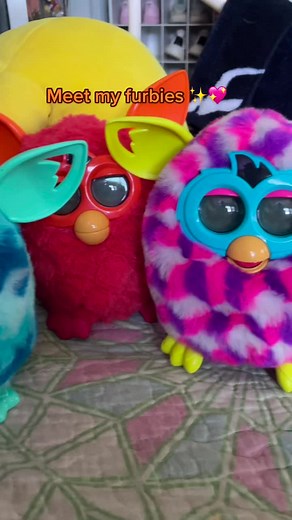An intro to my #furby booms ✨ #28XTREMES #nostalgia #furbyboom #furbiesoftiktok #furbies #hasbro #toys #nonbinary #adultcollector #toycollector
