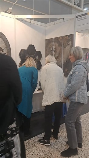 #artekunstmesse #realusion #danielahellerforth #realusionart #darkart #darkromance #sculptureart #artfair #artcollectorworld #blackromanticism #dystopia #biomechanicalart Realusion ART Daniela E. Hellerforth | Realusion ART