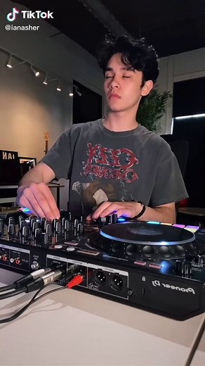 I’m only a fool for u 🕷 #venom #idfc | venom