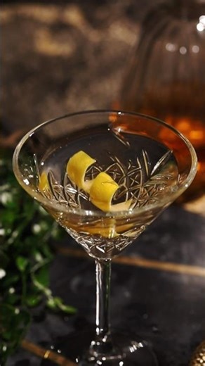 50/50 Martini: Breaking the Golden Rule of Cocktails #cocktailrecipes