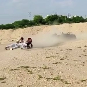 Mi compa: Eh aguas con el tope.. Yo: ¿Cuál top.... | PheeluZzo Llhandaa