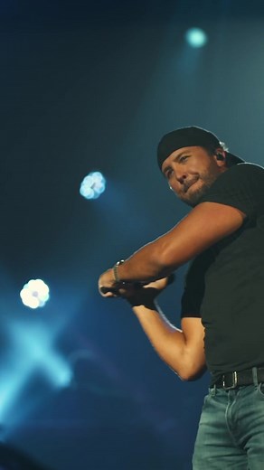 We don’t want this tour to end!! #countrymusic #liveconcert #singing