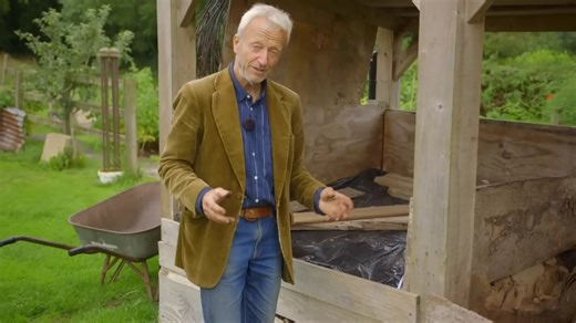 Composting from start to finish in different types of heap