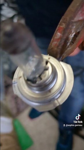 Remplacement d'une ampoule sur une Renault Modus