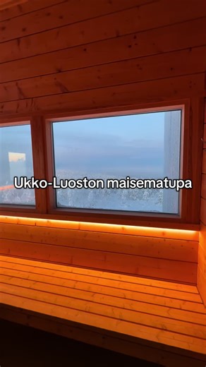 Maisematupa keskellä Lapin kansallispuistoa 🤩 Pyhä-Luoston kansallispuistossa sijaitseva maisematupa on oivallinen päiväretkikohde. Noin 1,5 km nousun jälkeen pääsee tuvalle nauttimaan. Pihasta löytyy puuvarasto sekä käymälä. Päivätupa ei ole yöpymiskäyttöön eikä varattavissa. Sinne pääsee kaikkina vuodenaikoina ja vuorokaudenaikoina. Pysäköintialue löytyy Google mapsista: Luostontie 1 parkkialue. Siitä pääsee kätevästi reitille. 🌲 Onko tuttu paikka? ❄️ #ukkoluostonmaisematupa #luosto #lappi #