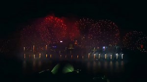 { Spark-tecular New Year Awaits 🎆 滿城煙花如雨 新年喜樂「萬」家 } Recall the brilliant fireworks that lit up the Victoria Harbour last night, encounter the shooting stars up-close that shine your year-end memories even brighter. Set up the radiant opening for the vibrant year of 2025! 回顧昨晚揮灑於維多利亞港的漫天銀花，咫尺可及的流星閃動讓年末回憶額外耀眼，為萬象更新的2025年拉開燦爛序幕！ 📍 41/F Club Lounge 行政酒廊 #RenHK #RenaissanceHK #Renaissance #Renhotels #NewYearsEve #NewYear #Fireworks | Renaissance Harbour View Hotel Hong Kong