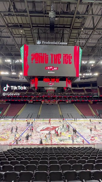 Arte en el Hockey: Pintura Creativa en Ice Rinks