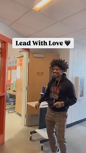 This teacher, @youngblackscholarbook, is a true inspiration! His motto, “Lead with love,” speaks volumes about his approach to education. This isn’t just about imparting knowledge; it’s about cultivating a nurturing and supportive learning environment where every student feels valued and respected. Playing music to greet students as they enter the classroom is such a simple yet powerful gesture. It sets a positive and welcoming tone, creating a space where students feel seen and appreciated. Thi