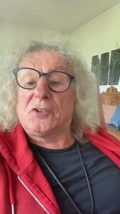 A video message from Don Powell. 'In the summer of 1973, Slade drummer Don Powell was involved in a devastating car accident which instantly killed his girlfriend and left him with a brain injury that resulted in severe and lasting memory loss. Wonderin' Y tells the story of how a 26-year-old man at the height of the band's fame fought courageously to get back behind his drum kit and rebuild his life. This is a gripping, emotional and uplifting solo performance by writer and actor Ian Pearce, wh