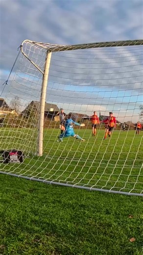 Match lowlights vs Veere, 3-3. First match with my new @RWLK GOALKEEPERGLOVES code fjvr17 for 5% off the entire collection! #football #goalkeeper #keeper #gk #fails