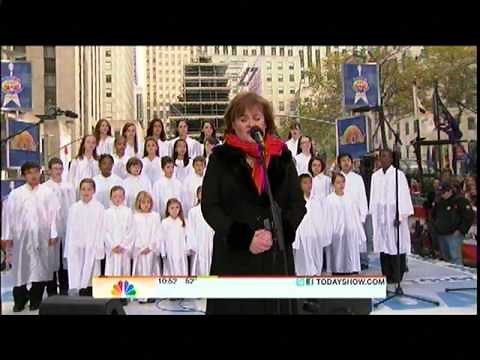 Susan Boyle ~ O Holy Night ~Today Show, Rockefeller Plaza, NY (23 Nov 10)