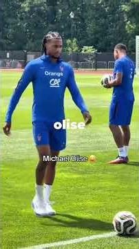 😱 Ferran Torres found the secret to the new World Cup ball!