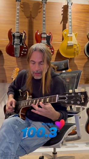 🎸 ¡Toca con Maná en vivo! 🎤🔥 ¿Tienes tu guitarra lista? Sube un video tocando “Clavado en un Bar” y participa para subirte al escenario con Maná. 👉 Regístrate aquí: https://univision.wyng.com/Toca_en_vivo_en_el_escenario_con_Mana_KBRG 🎁 Premio: ✨ Tocar EN VIVO con la banda 🎟️ Boletos para ti y tu invitado ¡Súbelo ya y demuestra tu talento! 🌟🎶 | 100.3 Amor