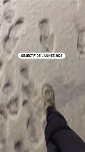 Céline | Kiné spécialiste du genou on Instagram: "🎯 Objectif 2026 : ne plus avoir mal au genou. Simple. Clair. Ambitieux. Et surtout… atteignable. 😉 Parce que non, continuer à vivre avec une douleur au genou n’est pas une fatalité. Et non, ce n’est pas “normal” d’avoir mal dès que tu cours, squattes, descends des escaliers ou reprends le sport. 🙃 👉 Si ton genou gonfle, bloque ou te lâche dès que tu montes un peu en intensité, ce n’est pas un manque de motivation. C’est un manque de compréhen