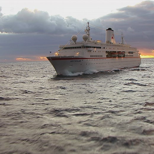 10K views · 148 reactions | Palmen, Strand und Piraten: "Das Traumschiff" steuert nach Mauritius. Die geballte Power Urlaubsgefühle gibt es heute für Euch im #ZDF und schon jetzt in der #ZDFmediathek: https://kurz.zdf.de/iz9R/ #DasTraumschiff #Mauritius | ZDF | Facebook