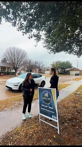 Trời mưa đi làm gặp khách sang…. mà là sang chấn tâm lý 🤣 #nhamygroup #Hannahpham #realtorlife | Hannah Pham