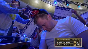 Promi-Darts-WM: Geile Aktion! Fan schläft, wacht auf - und ext Bier