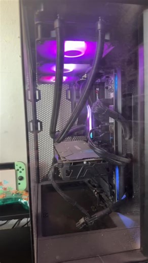 It’s been a year since I’ve built this. GPU prices have finally calmed down a bit so we are upgrading. Then time for all cosmetics. Like new cables. GPU: Gigabyte GTX 1070 CPU: i9 12900 Motherboard: Asus Tuf Z790 WiFi Ram: G.Skill RGB DDR5 32 GB Cooler: NZXT Kraken Elite RGB PSU: NZXT C850 Gold Case: NZXT H6 Flow Mid-Tower #gamingpcbuild #custompc #pcgamer #gamingpc