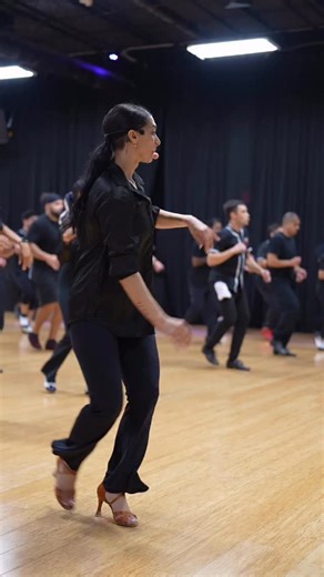 ✨ Salsa On2 Ladies Styling by Clo Ferreira Refine your technique, elegance, and confidence with professionally recorded Ladies Styling classes. Included inside the Tropik Vybe online program. Join the Worldwide Virtual Salsa Community by Tropik Vybe and train with structure, clarity, and consistency. ✔️ Pre-recorded On2 lessons ✔️ Curated music playlists ✔️ Global dancer community ✔️ Private group chat ✔️ Festival & congress connections Want personal guidance? The 1-on-1 Mentorship Program with 