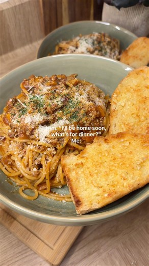 Spaghetti Bolognese will forever be my favourite weeknight dinner✨🍝#easyrecipes #cooking